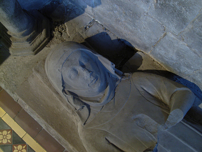 tomb_woman