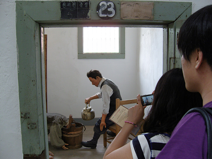 tourist_prison